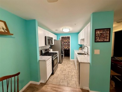 Move right in! Blue Ridge awesome ground floor Blair ranch unit! on Blue Ridge Golf Club in New York - for sale on GolfHomes.com, golf home, golf lot