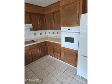 Move-in ready. This well maintained end-unit is sure to please on Leisure Village East in New Jersey - for sale on GolfHomes.com, golf home, golf lot
