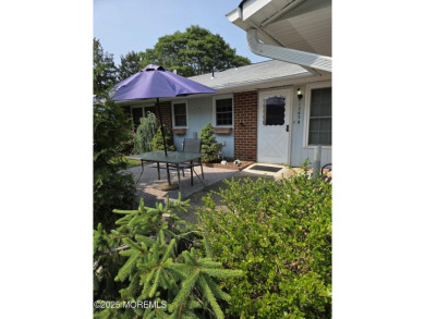 Move-in ready. This well maintained end-unit is sure to please on Leisure Village East in New Jersey - for sale on GolfHomes.com, golf home, golf lot