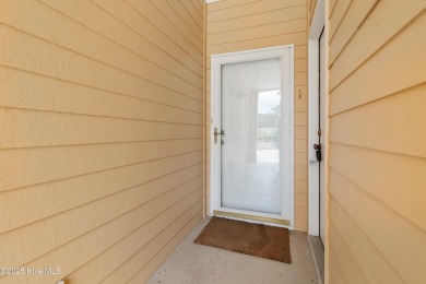 This 3 BR, 2.5 bathroom Osprey Ridge end unit condo in the on Sea Trail Golf Resort in North Carolina - for sale on GolfHomes.com, golf home, golf lot