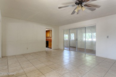 NIce location, all tile floors, no popcorn ceilings. front on Country Club of Green Valley in Arizona - for sale on GolfHomes.com, golf home, golf lot