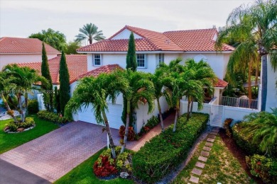 WELCOME TO YOUR DREAM HOME IN THE DESIRABLE DORAL GLEN COMMUNITY on Jim McLean Signature Course in Florida - for sale on GolfHomes.com, golf home, golf lot
