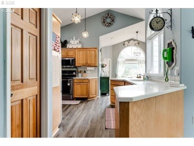 Don't miss your opportunity to own this beautiful home located on  in Oregon - for sale on GolfHomes.com, golf home, golf lot
