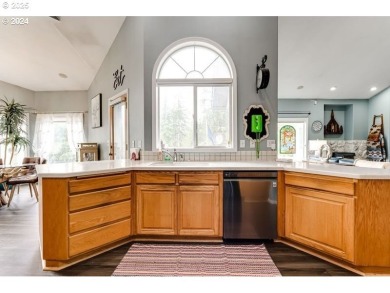 Don't miss your opportunity to own this beautiful home located on  in Oregon - for sale on GolfHomes.com, golf home, golf lot