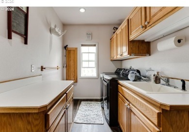 Don't miss your opportunity to own this beautiful home located on  in Oregon - for sale on GolfHomes.com, golf home, golf lot