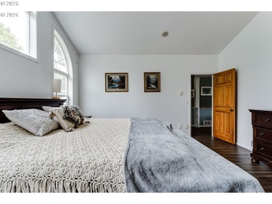 Don't miss your opportunity to own this beautiful home located on  in Oregon - for sale on GolfHomes.com, golf home, golf lot