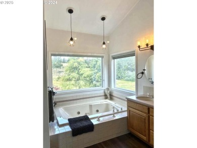 Don't miss your opportunity to own this beautiful home located on  in Oregon - for sale on GolfHomes.com, golf home, golf lot