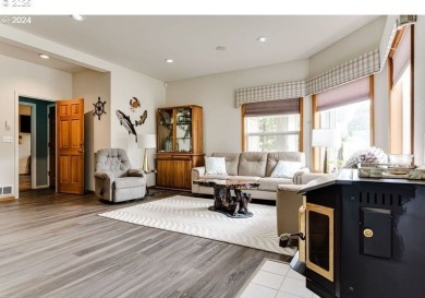 Don't miss your opportunity to own this beautiful home located on  in Oregon - for sale on GolfHomes.com, golf home, golf lot