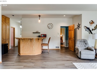 Don't miss your opportunity to own this beautiful home located on  in Oregon - for sale on GolfHomes.com, golf home, golf lot