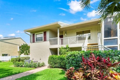 Move-in ready, flex 3BR/2BA condo in desirable Eastgate at on Hunters Run Golf and Country Club in Florida - for sale on GolfHomes.com, golf home, golf lot