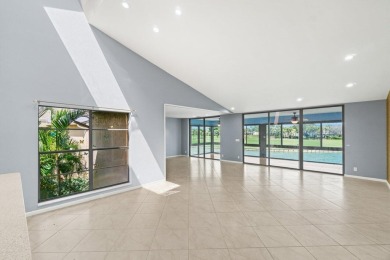 Move-in ready, flex 3BR/2BA condo in desirable Eastgate at on Hunters Run Golf and Country Club in Florida - for sale on GolfHomes.com, golf home, golf lot