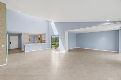 Move-in ready, flex 3BR/2BA condo in desirable Eastgate at on Hunters Run Golf and Country Club in Florida - for sale on GolfHomes.com, golf home, golf lot