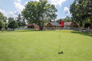 THE BEST OF GOLF COURSE LIVING! Enjoy INCREDIBLE golf course on Hot Springs Golf and Country Club in Arkansas - for sale on GolfHomes.com, golf home, golf lot