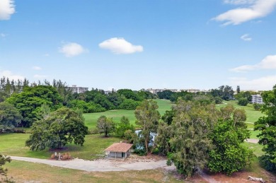 A bright and spacious 2-bedroom, 2-bathroom condo located in the on Palm-Aire Country Club and Resort - Palms in Florida - for sale on GolfHomes.com, golf home, golf lot