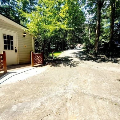 Charming  Move-In Ready in Turtle Cove!

Welcome to 281 on Turtle Cove Golf Course in Georgia - for sale on GolfHomes.com, golf home, golf lot