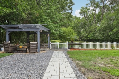 Beautifully updated 5 bed, 3 bath home with 2,069 SF featuring on Magnolia Point Golf and Country Club in Florida - for sale on GolfHomes.com, golf home, golf lot