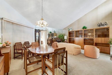 Autumn Green Village offers this charming 2-bedroom, 2-bath home on Ventura Country Club in Florida - for sale on GolfHomes.com, golf home, golf lot