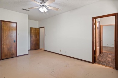 GREAT OPPORTUNITY TO TRANSFORM this rambling, 3,596 SF modern on Pecan Plantation Country Club in Texas - for sale on GolfHomes.com, golf home, golf lot