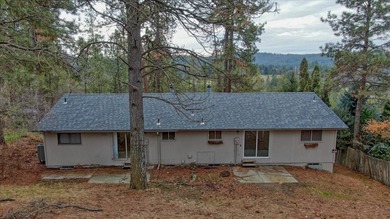 Latah Creelk golf course community condo. 1440sqft 2 story unit on Hangman Valley Golf Course in Washington - for sale on GolfHomes.com, golf home, golf lot