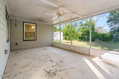 There's room for all the family with this 4 bedroom/2 bathroom on Brooksville Country Club At Majestic Oaks in Florida - for sale on GolfHomes.com, golf home, golf lot