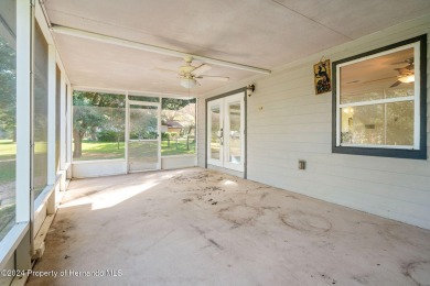 There's room for all the family with this 4 bedroom/2 bathroom on Brooksville Country Club At Majestic Oaks in Florida - for sale on GolfHomes.com, golf home, golf lot