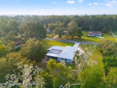 There's room for all the family with this 4 bedroom/2 bathroom on Brooksville Country Club At Majestic Oaks in Florida - for sale on GolfHomes.com, golf home, golf lot