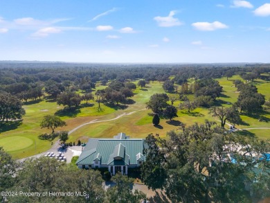 There's room for all the family with this 4 bedroom/2 bathroom on Brooksville Country Club At Majestic Oaks in Florida - for sale on GolfHomes.com, golf home, golf lot