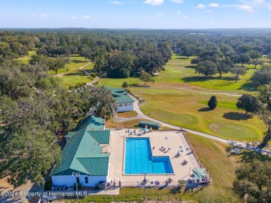 There's room for all the family with this 4 bedroom/2 bathroom on Brooksville Country Club At Majestic Oaks in Florida - for sale on GolfHomes.com, golf home, golf lot