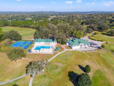 There's room for all the family with this 4 bedroom/2 bathroom on Brooksville Country Club At Majestic Oaks in Florida - for sale on GolfHomes.com, golf home, golf lot