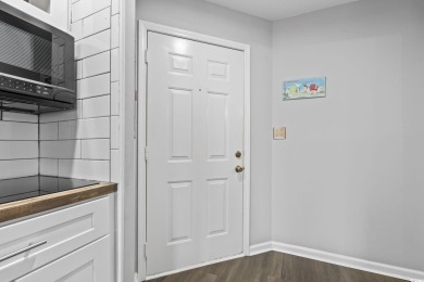 Move-in ready and recently updated, this efficiency condo in the on Possum Trot Golf Course in South Carolina - for sale on GolfHomes.com, golf home, golf lot