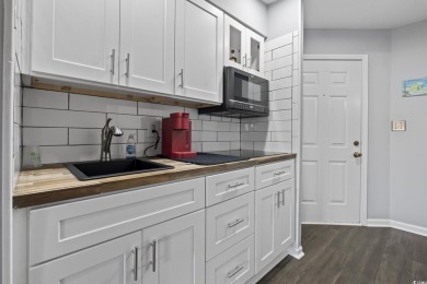 Move-in ready and recently updated, this efficiency condo in the on Possum Trot Golf Course in South Carolina - for sale on GolfHomes.com, golf home, golf lot