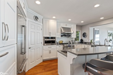 Gorgeous Lakeshore Living! Welcome to your dream retreat on the on All Vets Golf Club in Iowa - for sale on GolfHomes.com, golf home, golf lot