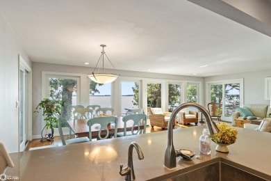Gorgeous Lakeshore Living! Welcome to your dream retreat on the on All Vets Golf Club in Iowa - for sale on GolfHomes.com, golf home, golf lot
