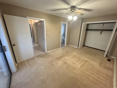 Great little 2 bedroom with over 1100 SF of space and a large on Mountain Ranch Golf Club in Arkansas - for sale on GolfHomes.com, golf home, golf lot