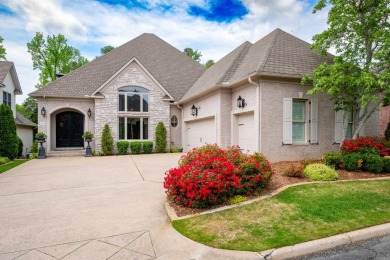 Beautiful home in the desirable gated neighborhood, The OAKS in on Chenal Country Club - Bear Den Mountain in Arkansas - for sale on GolfHomes.com, golf home, golf lot