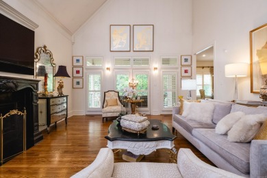 Beautiful home in the desirable gated neighborhood, The OAKS in on Chenal Country Club - Bear Den Mountain in Arkansas - for sale on GolfHomes.com, golf home, golf lot