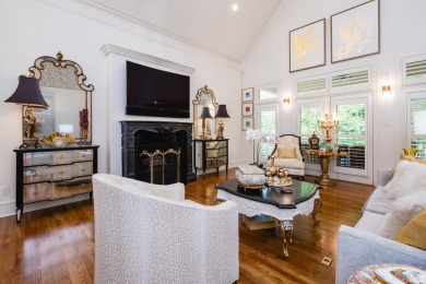 Beautiful home in the desirable gated neighborhood, The OAKS in on Chenal Country Club - Bear Den Mountain in Arkansas - for sale on GolfHomes.com, golf home, golf lot