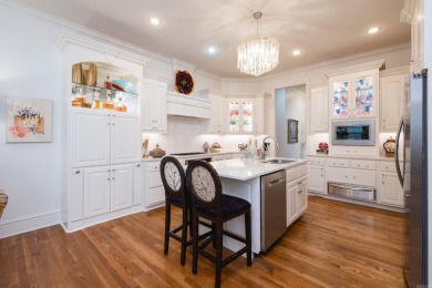 Beautiful home in the desirable gated neighborhood, The OAKS in on Chenal Country Club - Bear Den Mountain in Arkansas - for sale on GolfHomes.com, golf home, golf lot