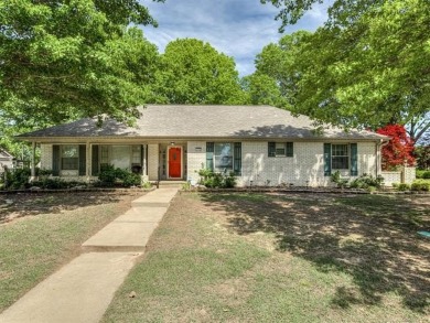 GOLF COURSE LIVING! Outstanding one-level home with great on Indian Springs Country Club in Oklahoma - for sale on GolfHomes.com, golf home, golf lot