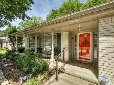 GOLF COURSE LIVING! Outstanding one-level home with great on Indian Springs Country Club in Oklahoma - for sale on GolfHomes.com, golf home, golf lot