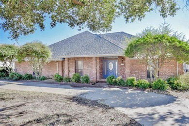 This one-owner 3-2-2 brick home sits on 1.8 acres of land that on Pecan Plantation Country Club in Texas - for sale on GolfHomes.com, golf home, golf lot