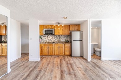 High floor! Beautiful and well-maintained studio at Pearlridge on Pearl Country Club in Hawaii - for sale on GolfHomes.com, golf home, golf lot