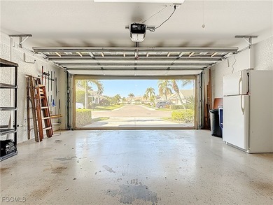 This sunny END UNIT attached villa in HERONS GLEN COUNTRY CLUB's on Herons Glen Golf and Country Club in Florida - for sale on GolfHomes.com, golf home, golf lot