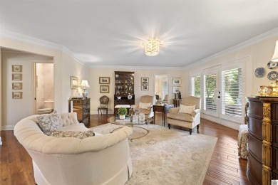 Welcome to this updated and pristine 3-bedroom 2.5-bathroom on Country Club of Paducah in Kentucky - for sale on GolfHomes.com, golf home, golf lot