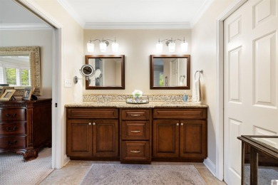 Welcome to this updated and pristine 3-bedroom 2.5-bathroom on Country Club of Paducah in Kentucky - for sale on GolfHomes.com, golf home, golf lot
