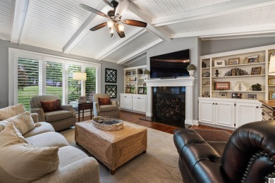 Welcome to this updated and pristine 3-bedroom 2.5-bathroom on Country Club of Paducah in Kentucky - for sale on GolfHomes.com, golf home, golf lot