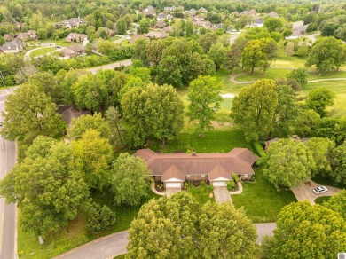 Welcome to this updated and pristine 3-bedroom 2.5-bathroom on Country Club of Paducah in Kentucky - for sale on GolfHomes.com, golf home, golf lot