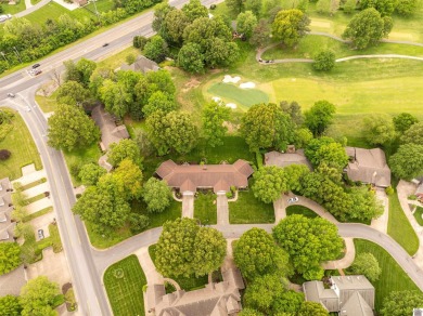 Welcome to this updated and pristine 3-bedroom 2.5-bathroom on Country Club of Paducah in Kentucky - for sale on GolfHomes.com, golf home, golf lot