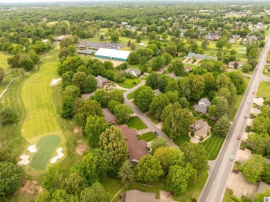 Welcome to this updated and pristine 3-bedroom 2.5-bathroom on Country Club of Paducah in Kentucky - for sale on GolfHomes.com, golf home, golf lot
