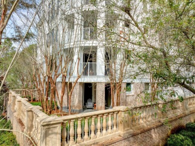 This beautifully updated corner condo offers 870 sq. ft. of on Sandestin Golf and Beach Resort - Raven in Florida - for sale on GolfHomes.com, golf home, golf lot